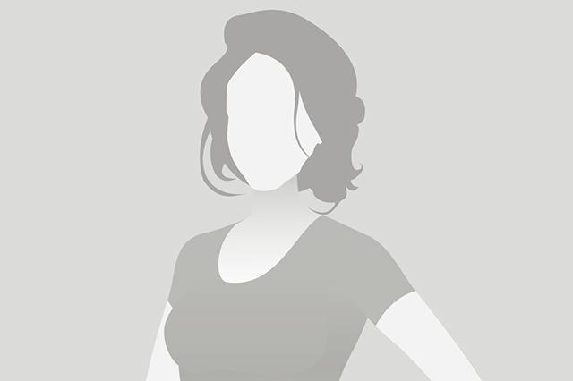 Vereinfacht dargestellte weibliche Figur mit kurzen Haaren in einem schlichten Oberteil vor grauem Hintergrund.