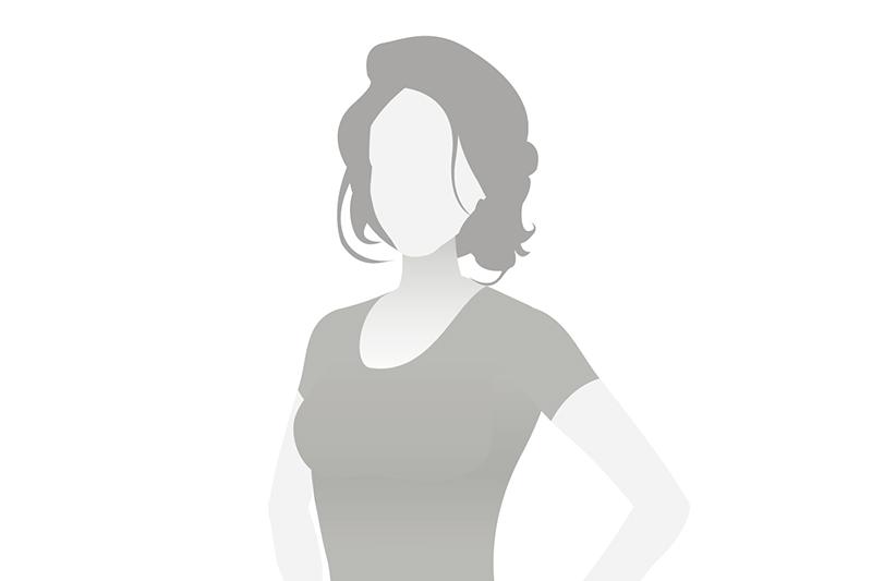 Silhouette einer Frau mit schulterlangem Haar, die in einem grauen Oberteil steht. Hintergrund in einheitlichem Weiß.