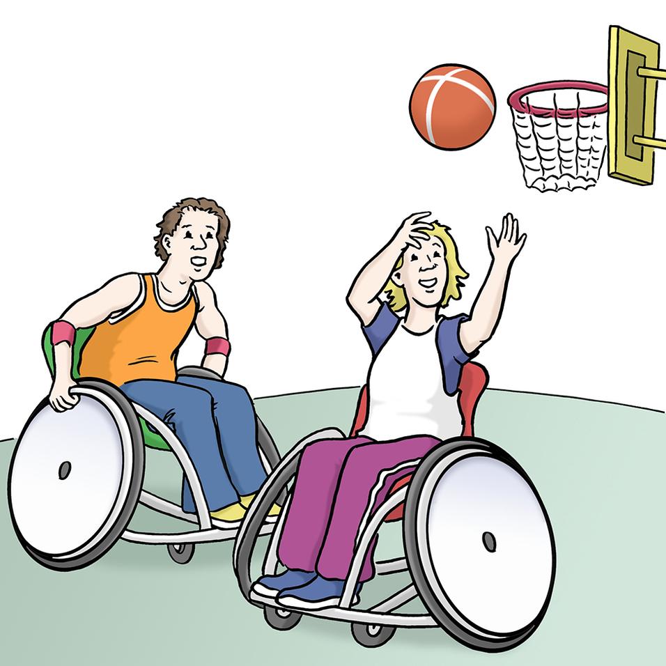 Zwei Kinder in Rollstühlen spielen Basketball, während ein Ball in Richtung Korb fliegt.
